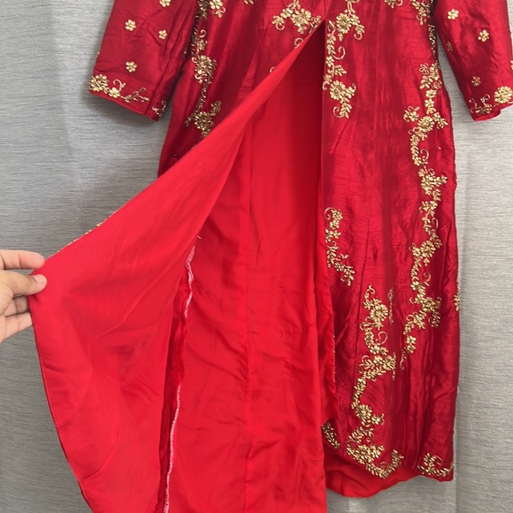 Beautiful red embroidered silk jacket with kundan work anarkali Bridal dress - Picture 4 of 14